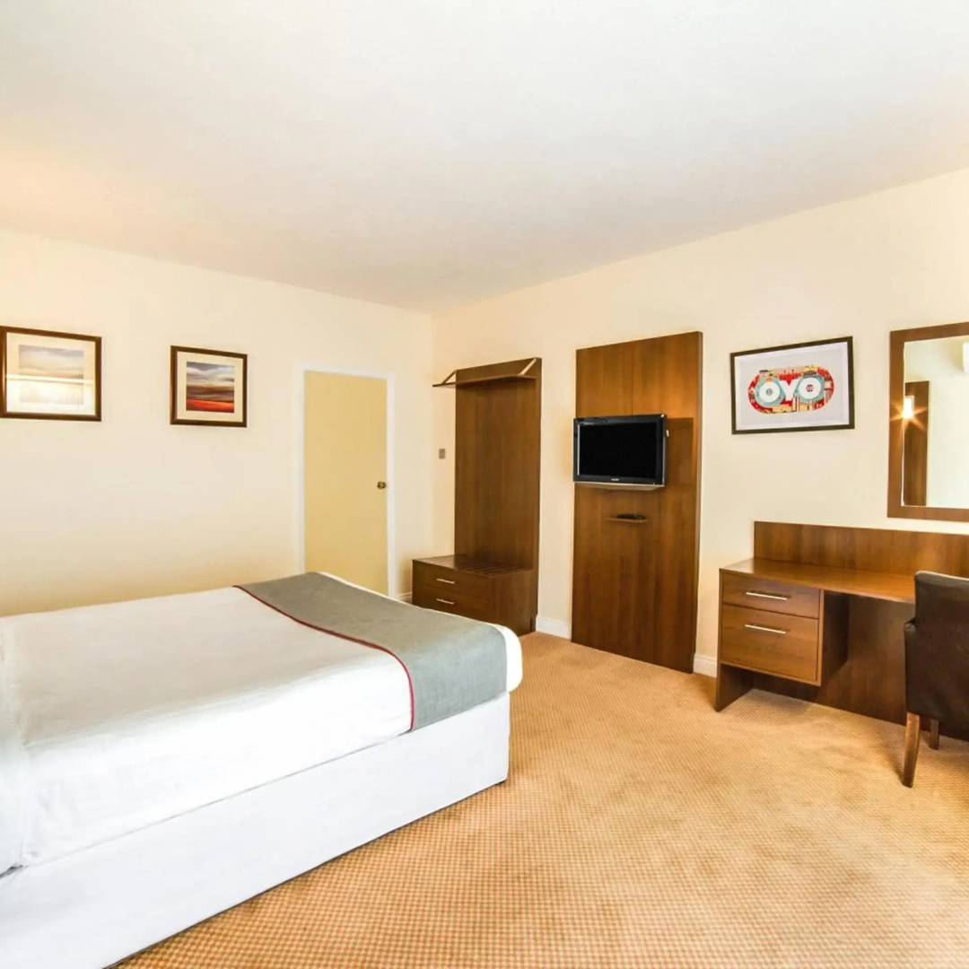 Photo - OYO The Bridge House Hotel