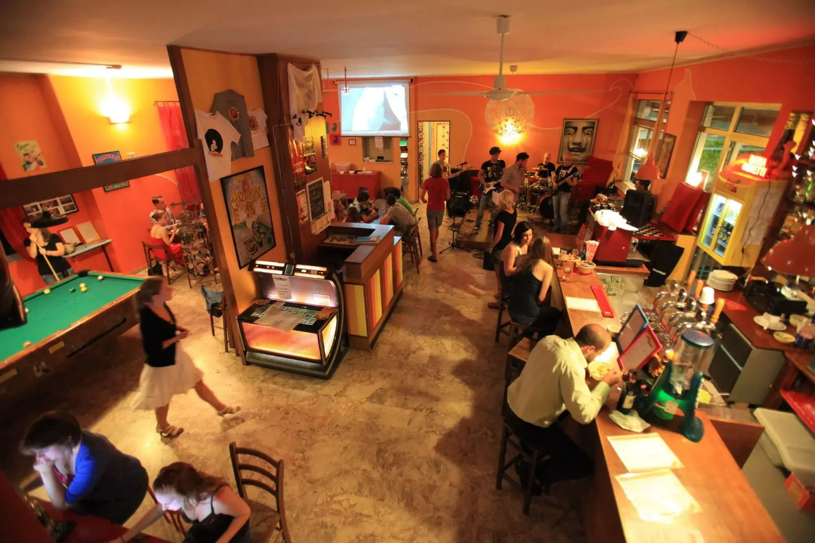 Photo - Sunflower Beach Backpacker Hostel & Bar