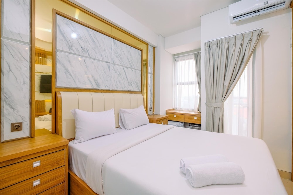 Cozy And Homey Studio Room Transpark Cibubur Apartment
