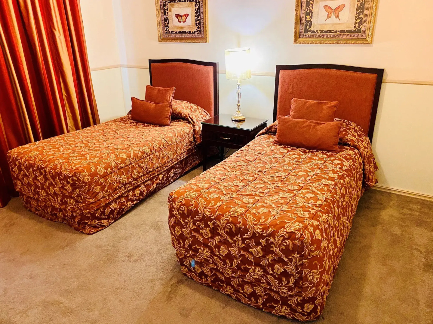 Photo - Royal Albert Hotel