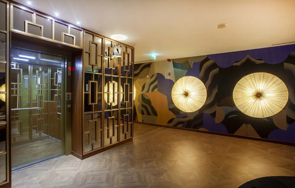 Photo - Wine & Books Porto Hotel - Small Luxury Hotels Of The World