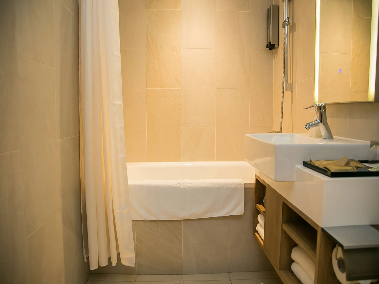 Photo - Royal Inn Taipei Nanxi - MRT Zhongshan Station
