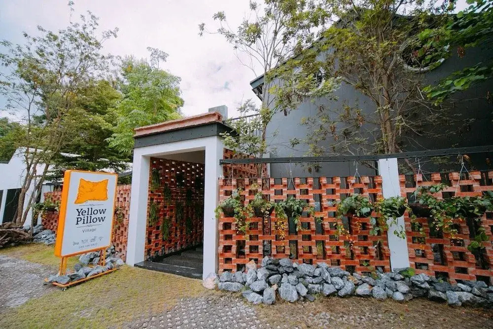 Foto - Yellow Pillow village