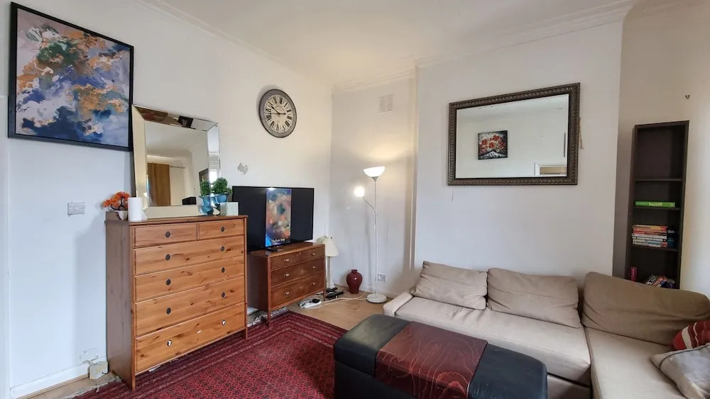 Photo - Extra Large One Bedroom Flat with Parking