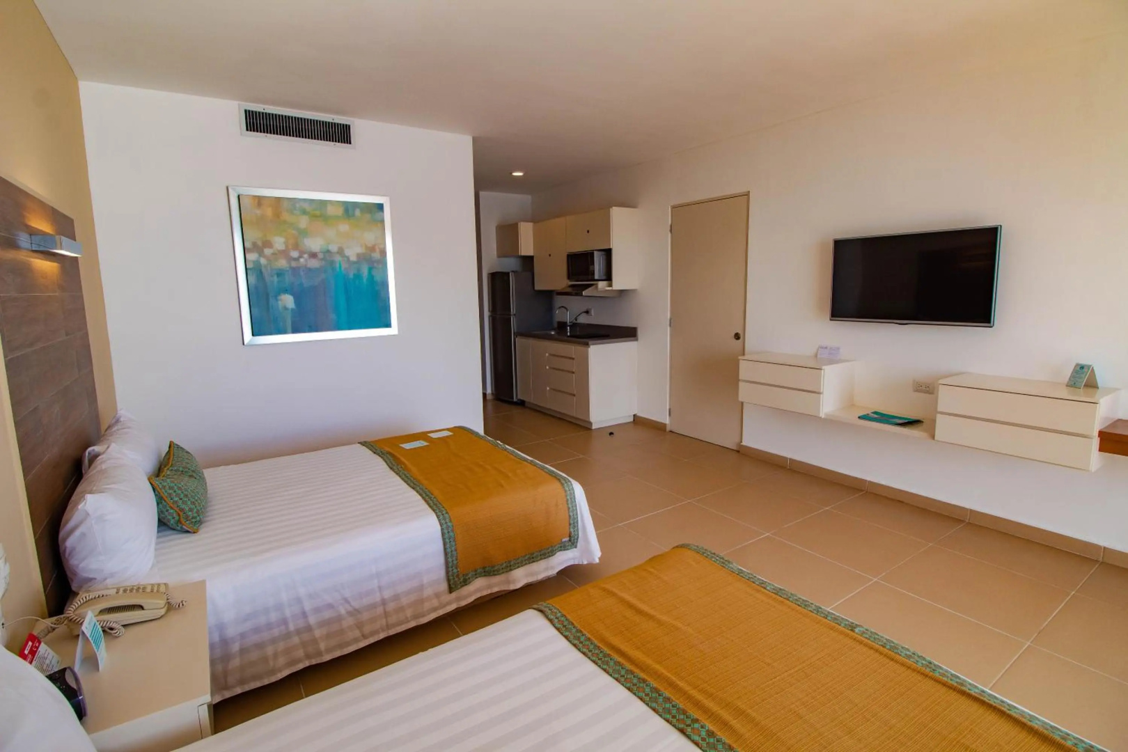 Photo - Pacific Palace Beach Tower Hotel