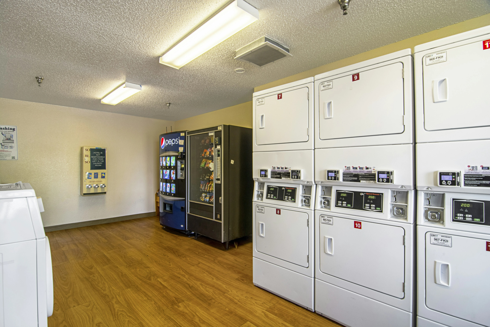 Photo - HomeTowne Studios by Red Roof Chicago - Waukegan