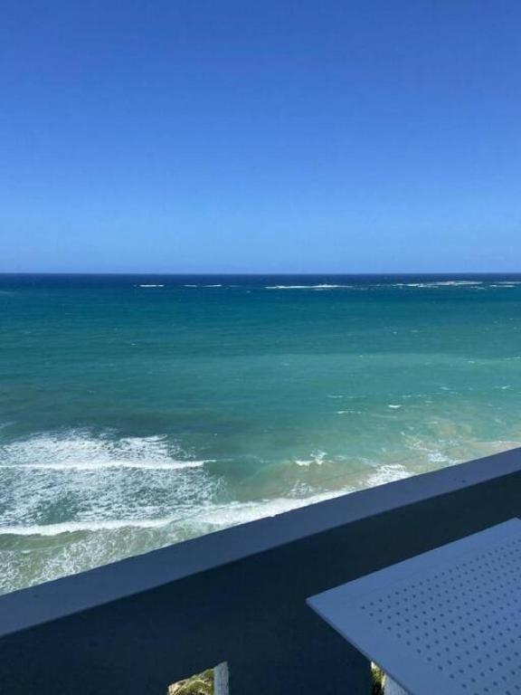KASA Blue Ocean - 2 bed 2 bath for 4 OCEAN VIEW BALCONY BEACHFRONT CONDO POOL