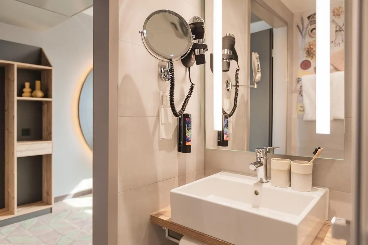 Photo - Holiday Inn - the niu, Mill Cologne Mülheim by IHG