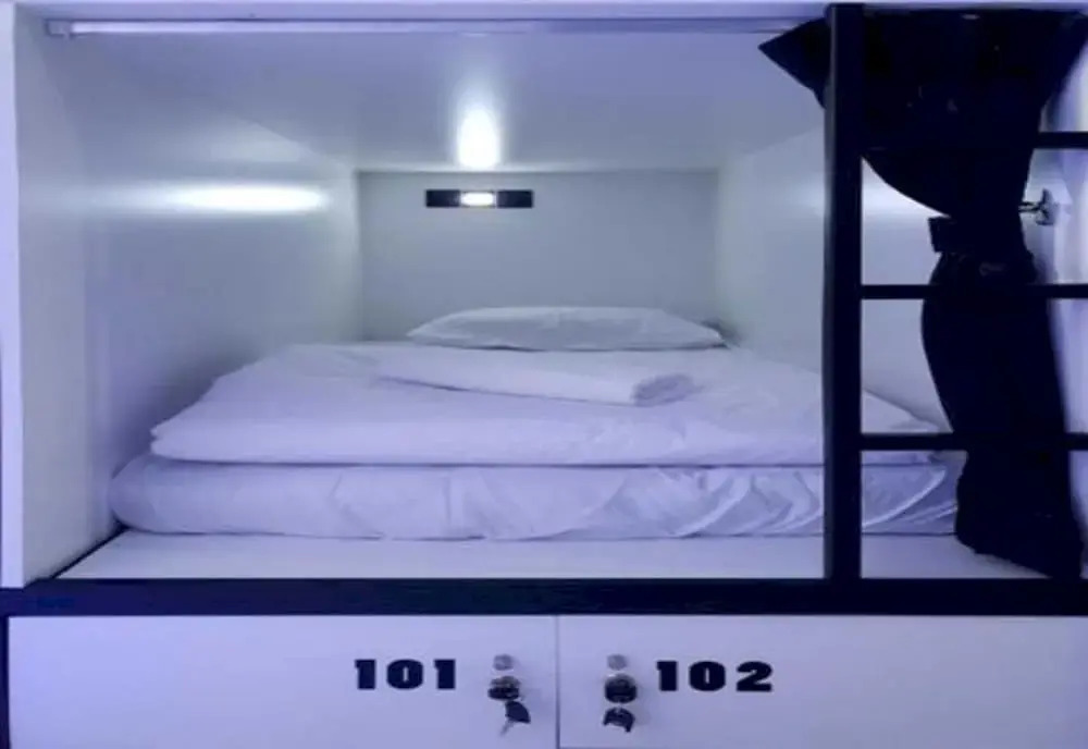 Foto - Oyo 91036 J Capsule Hotel Jalan Bukit