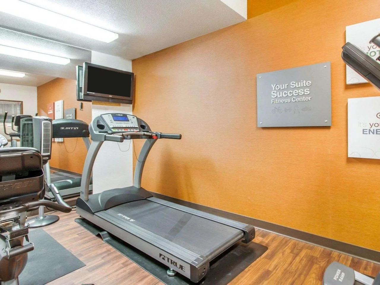 Photo - Comfort Suites Portland Airport