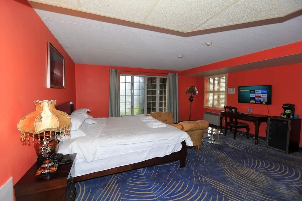 Photo - Fullerton Manor Inn