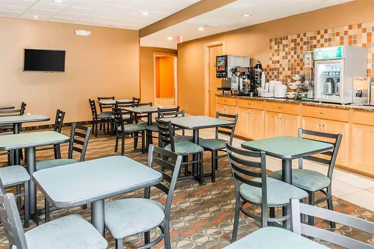 Photo - Baymont by Wyndham Indianapolis East