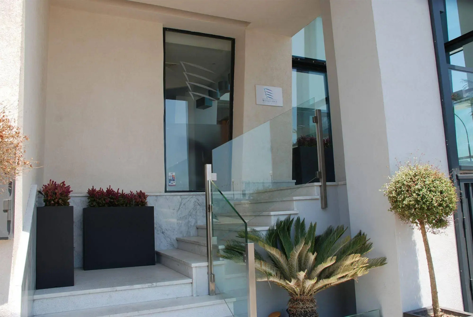 Foto - Water's Edge Hotel