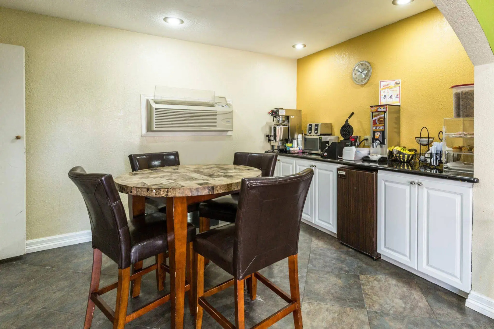 Photo - Rodeway Inn & Suites