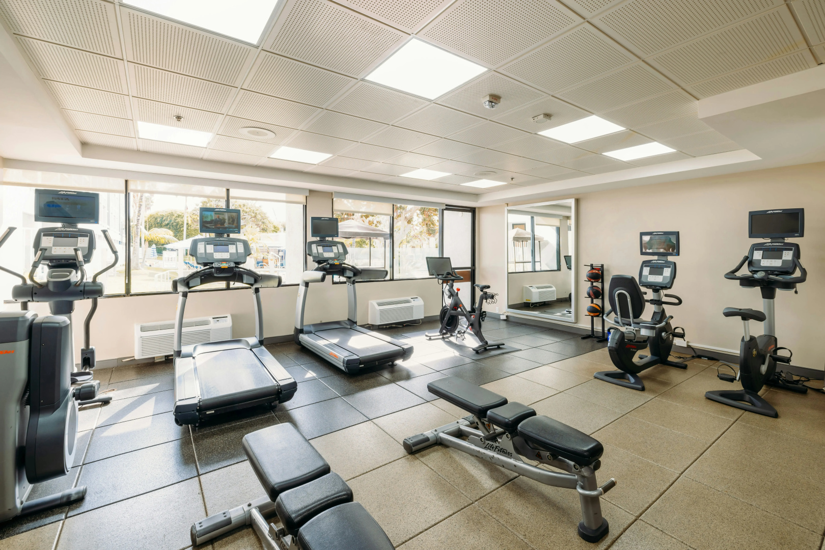 Photo - Hotel MDR Marina del Rey - a DoubleTree by Hilton