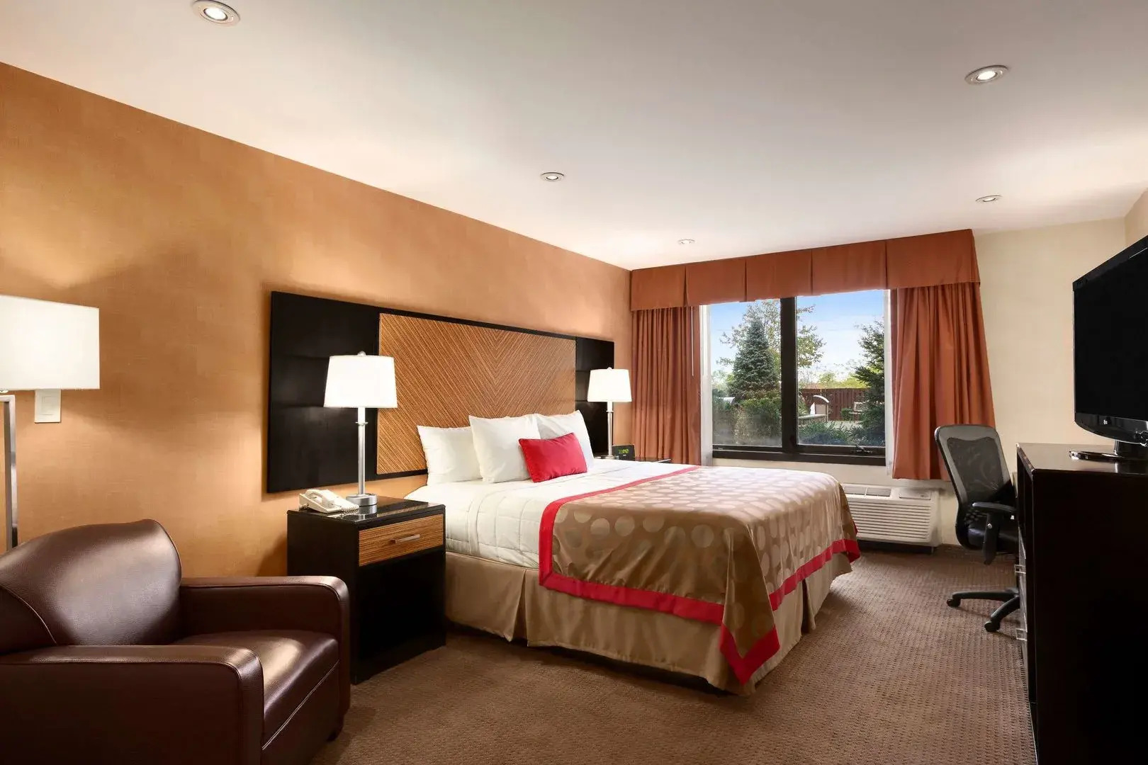 Photo - Holiday Inn Newark International Airport