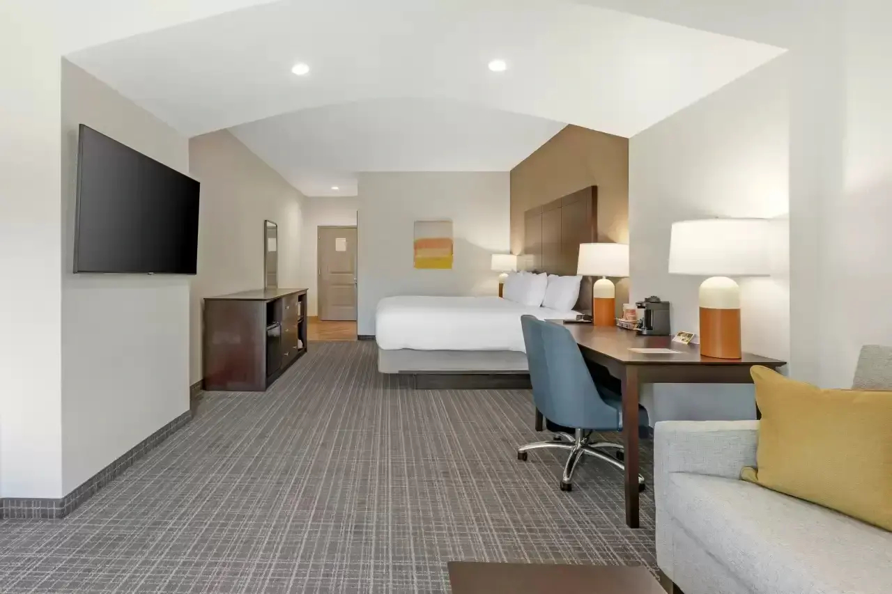 Photo - Comfort Inn & Suites Verona at Turning Stone Resort Casino