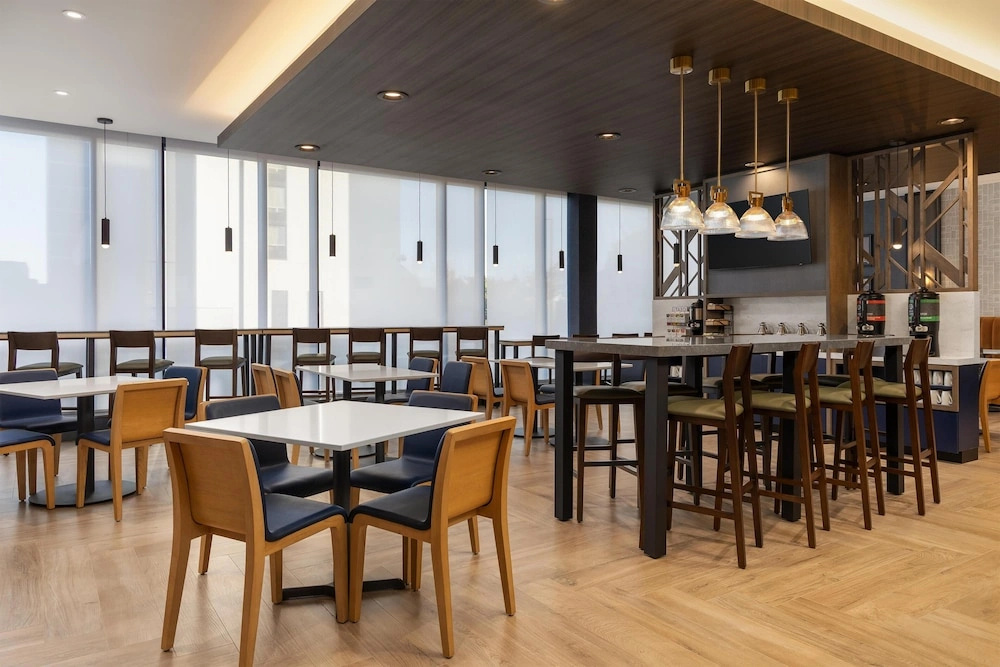 Photo - Hyatt Place Toronto Airport