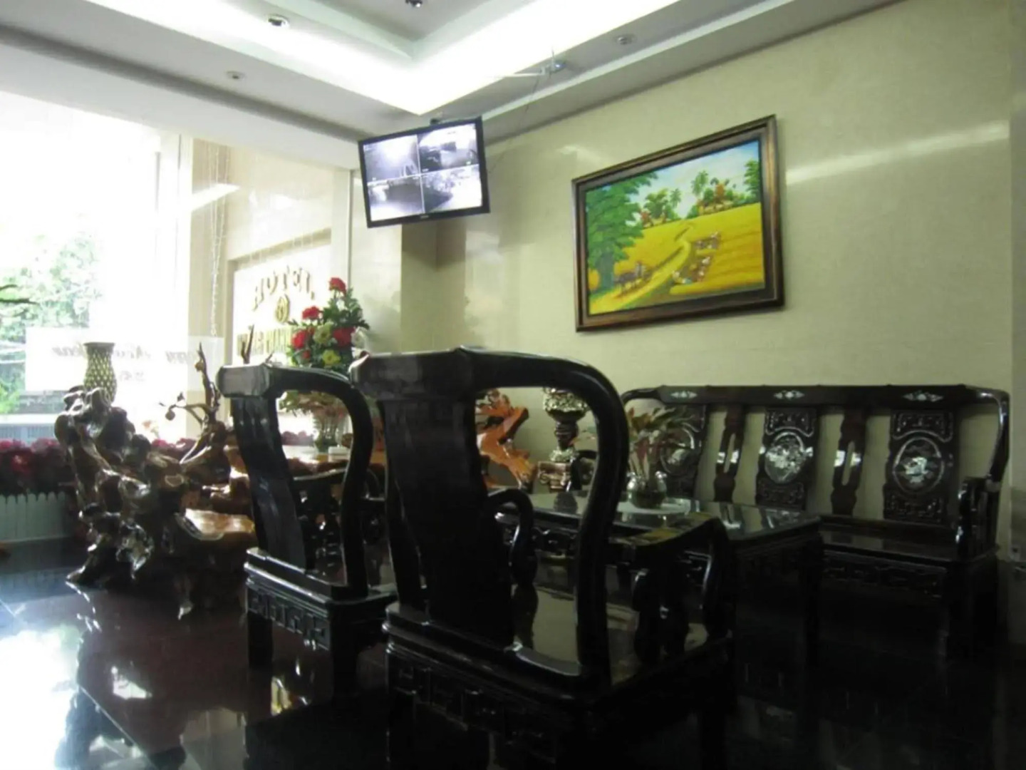Photo - HOANG THANH THUY AIRPORT HOTEL 2 - Gần Ẩm Thực Đêm Chợ Hoàng Hoa Thám