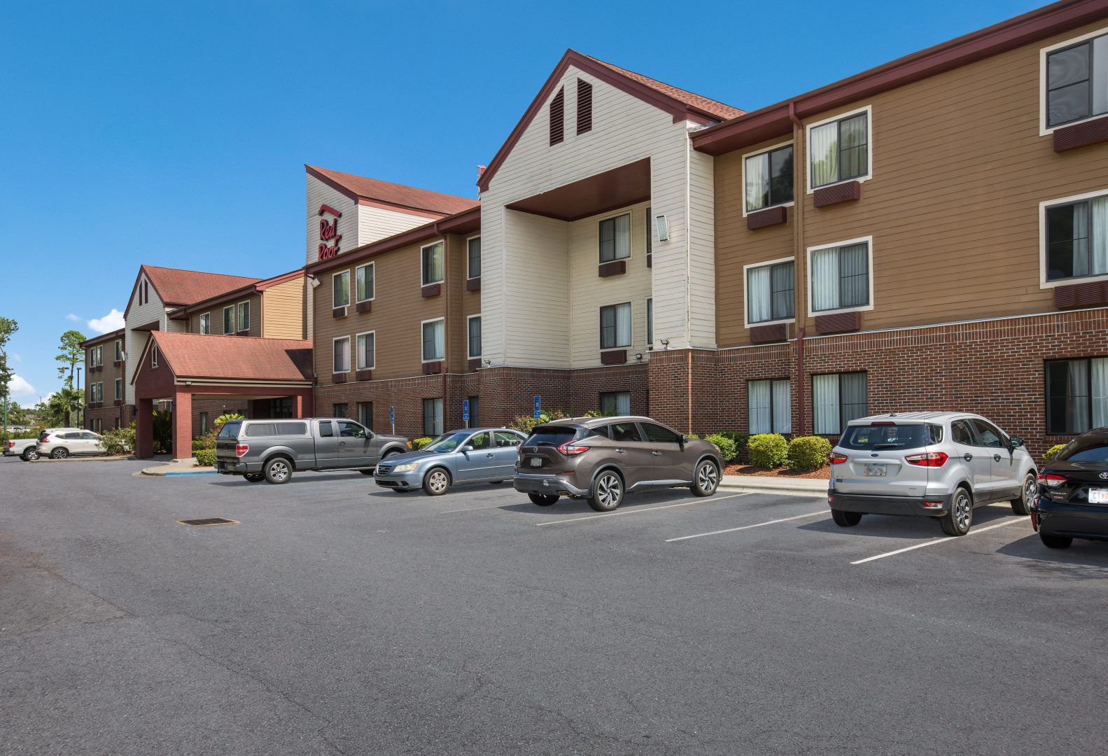 Photo - Red Roof Inn & Suites Savannah Airport