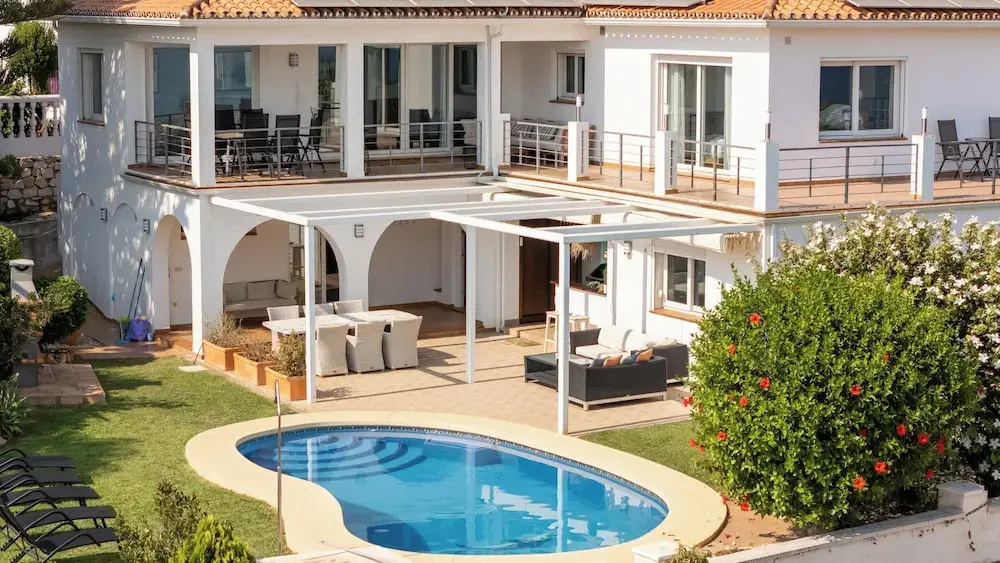 Foto - Spacious 3BR Villa with Private Pool and Sea Views