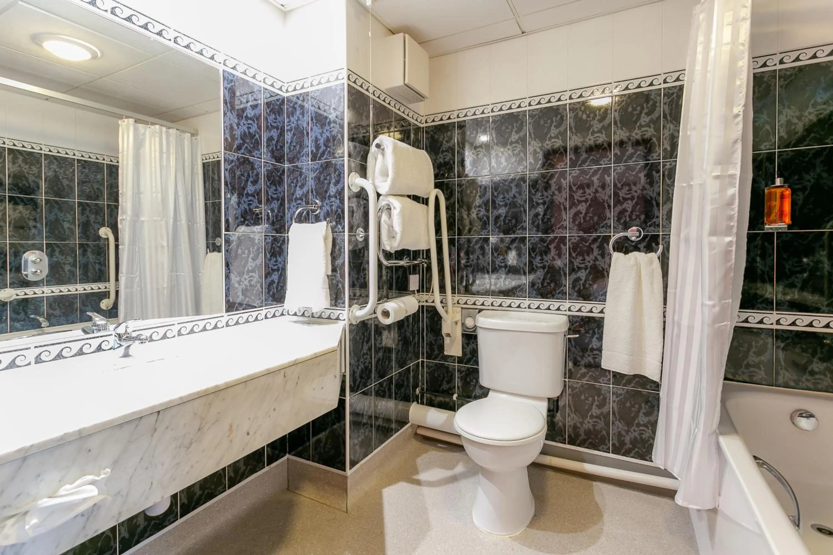 Photo - Cedar Court Harrogate