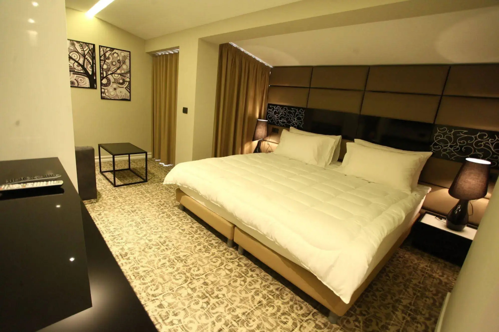 Photo - Senator Hotel