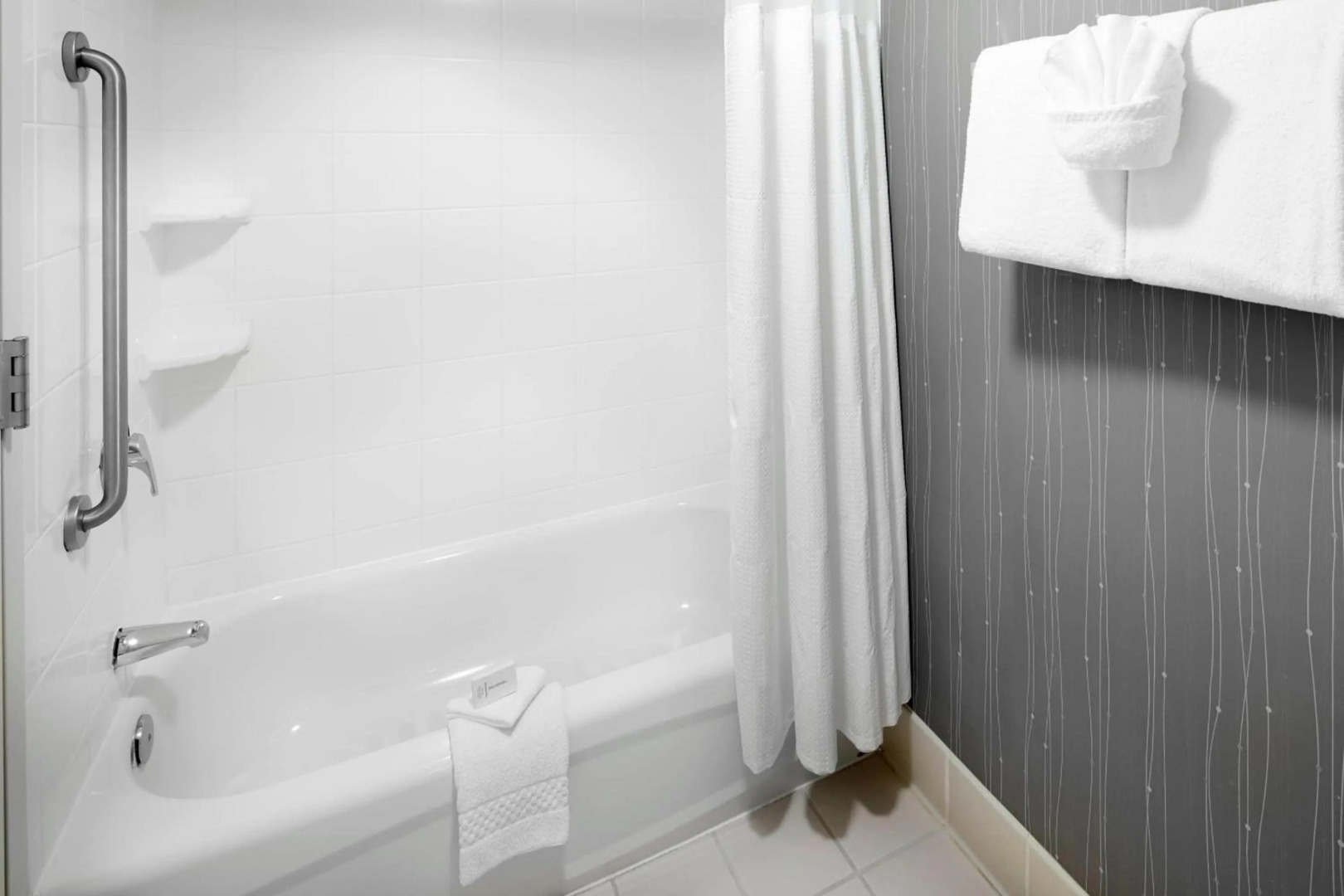 Foto - Courtyard Edison Woodbridge