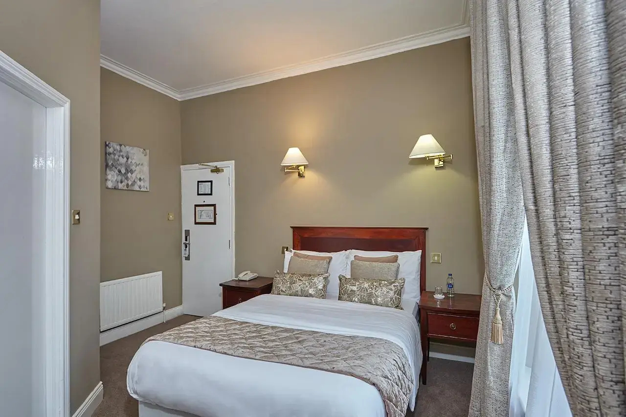 Photo - Uppercross House Hotel