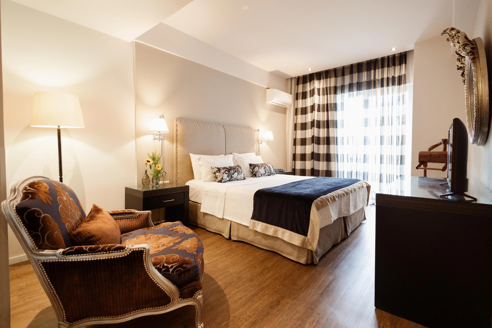 Photo - Best Western Plus Embassy Hotel