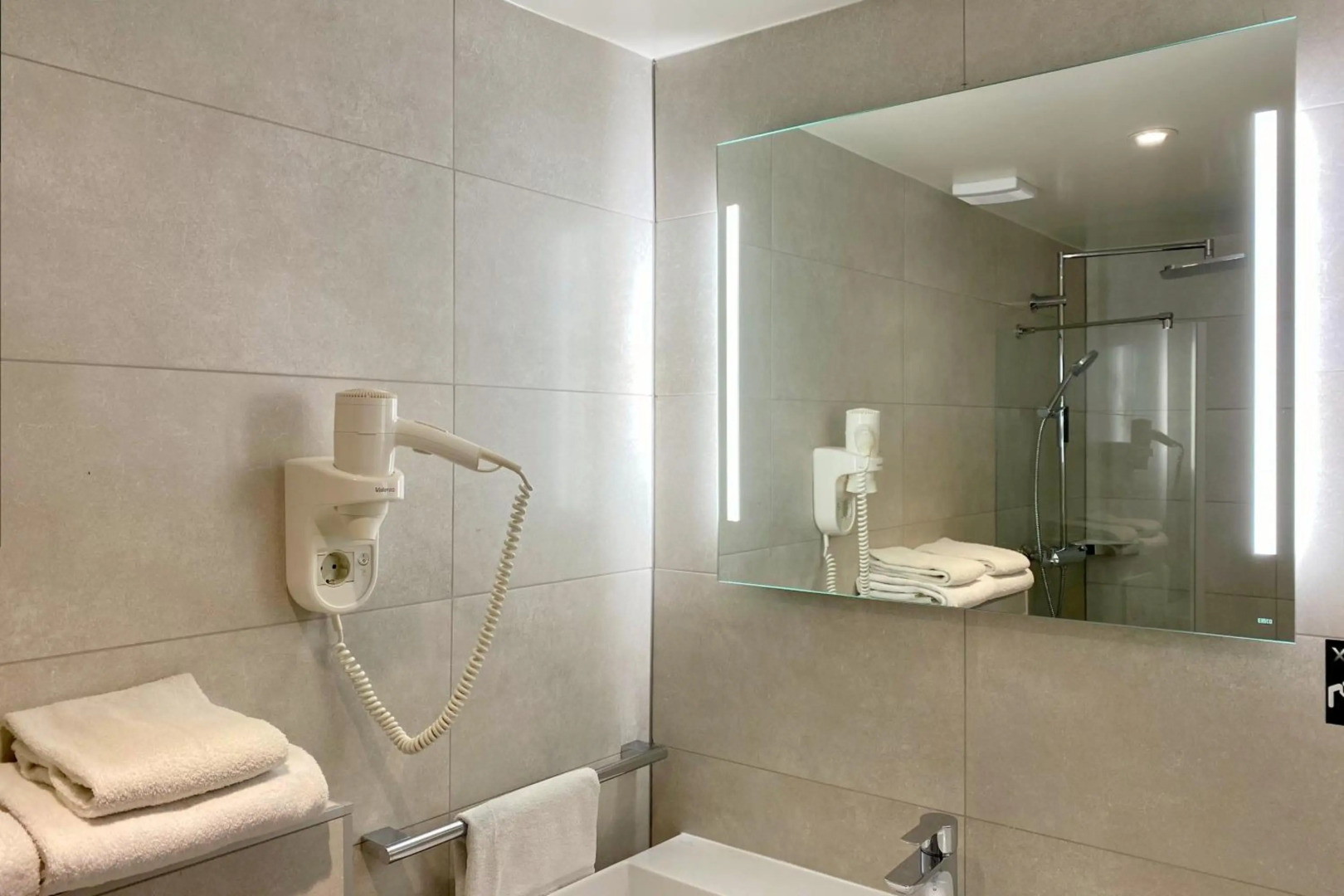 Photo - Pannee Lodge Khaosan - SHA Plus