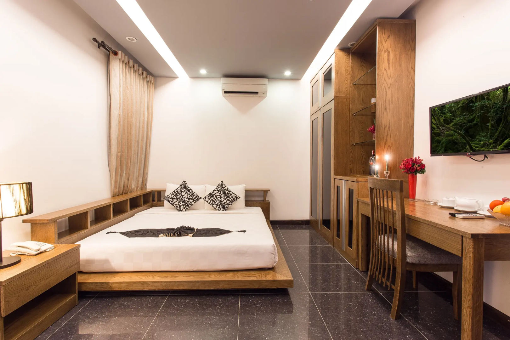Photo - Valentine Hotel