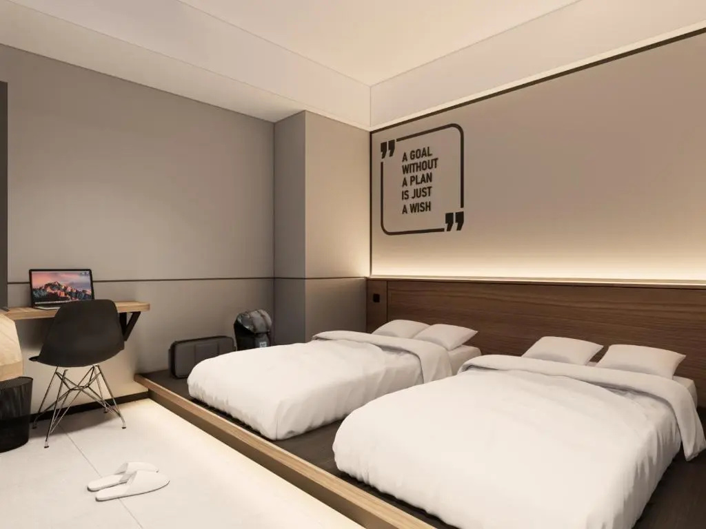 Fieris Izzy Hotel