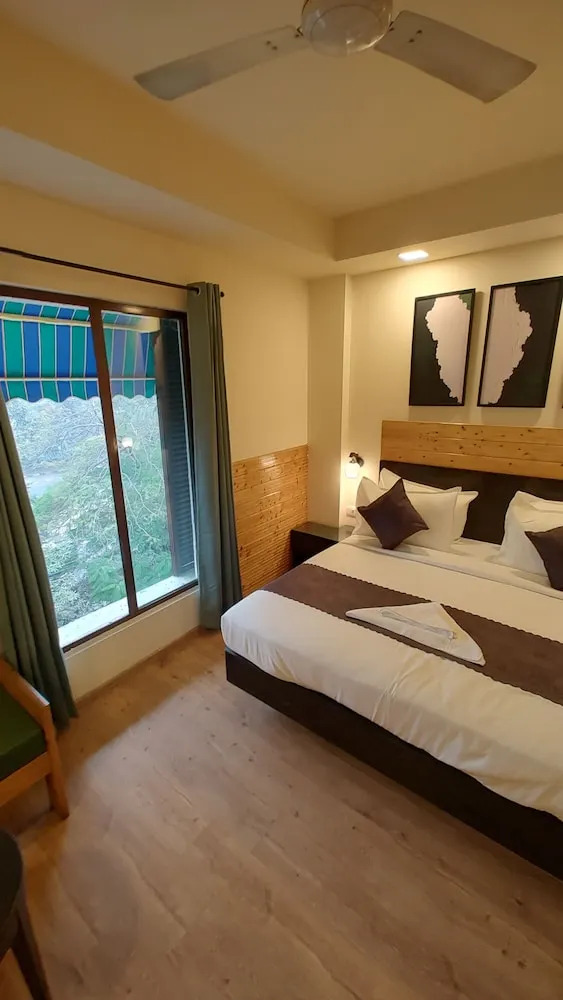 Photo - Saltstayz Select - Nehru Place & New Friends Colony