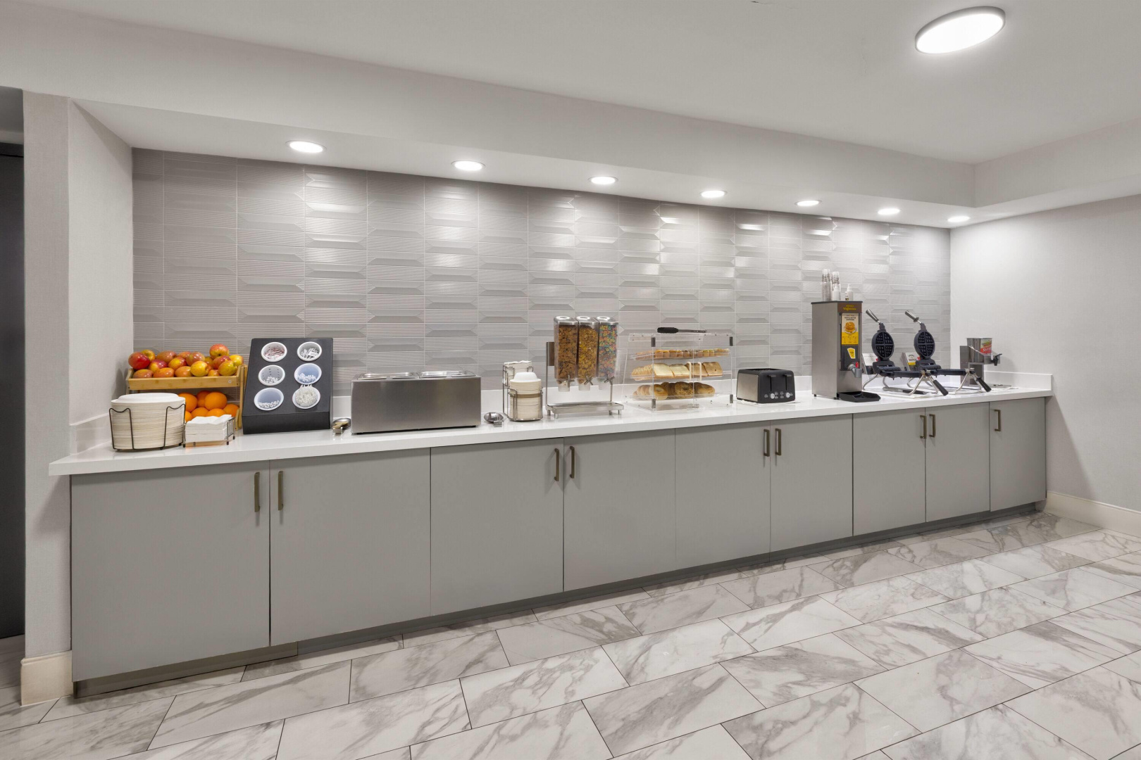Photo - La Quinta Inn & Suites by Wyndham Dallas I-35 Walnut Hill Ln