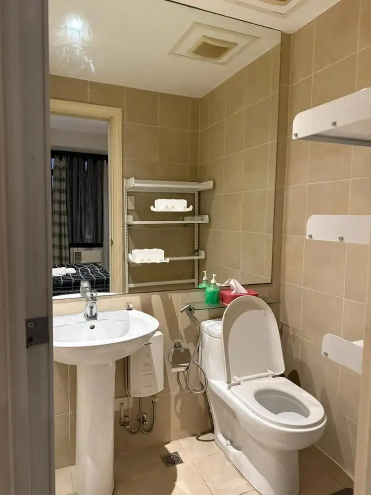 Gramercy 2 bedrooms w Balcony City View