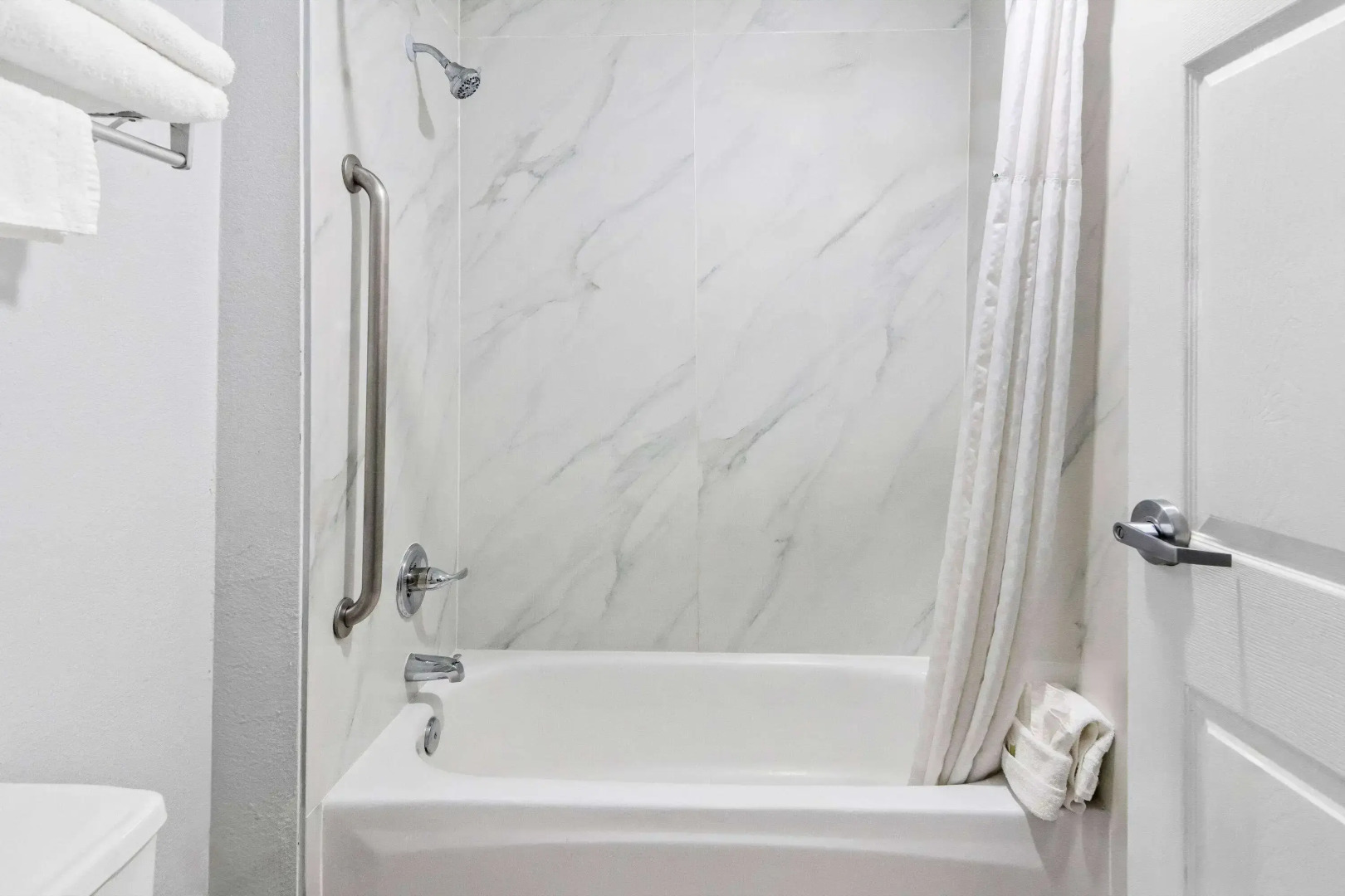 Photo - Super 8 by Wyndham Grand Prairie Southwest