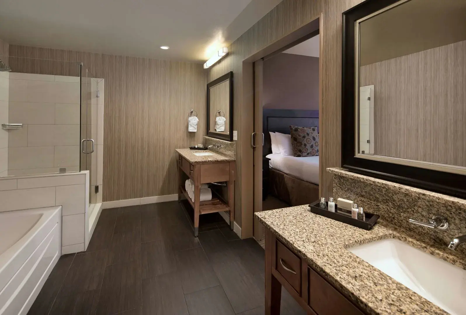 Photo - Jamaica Bay Inn Marina Del Rey Tapestry Collection by Hilton
