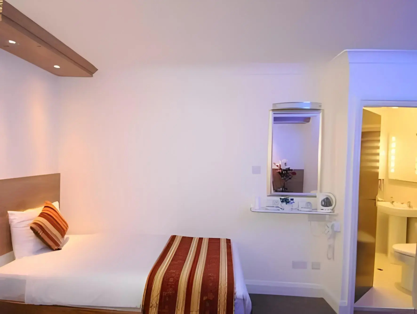 Photo - Westpoint Hotel