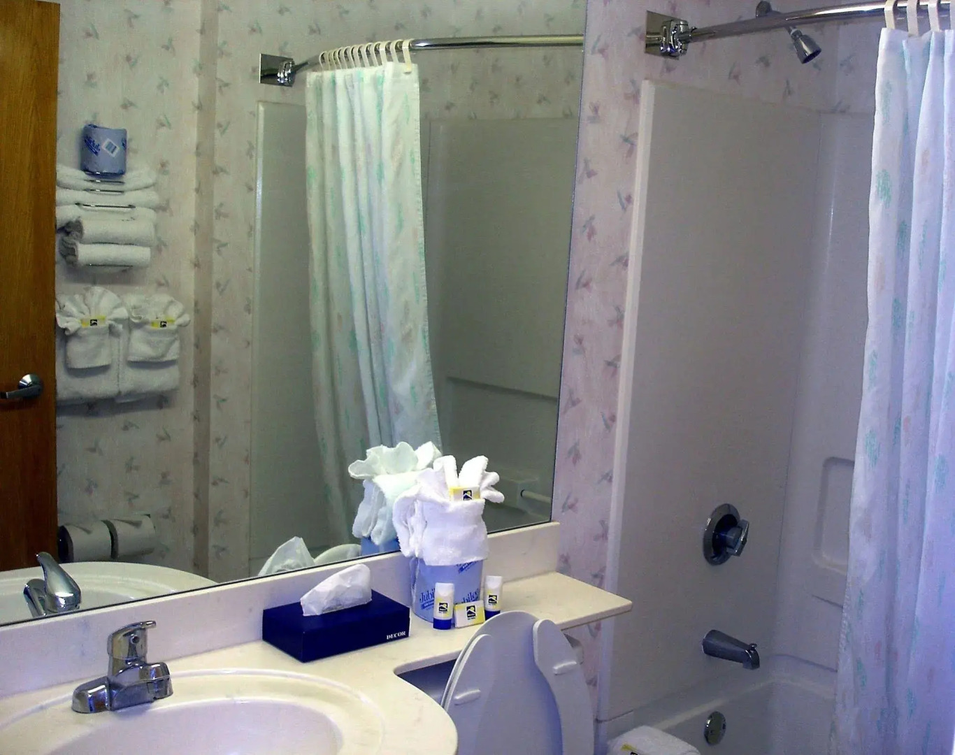 Foto - Hometown Inn & Suites Jacksonville Butler Blvd./Southpoint