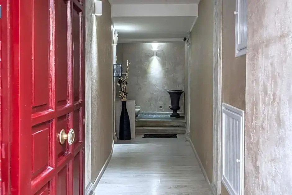 Photo - Black And White Suite