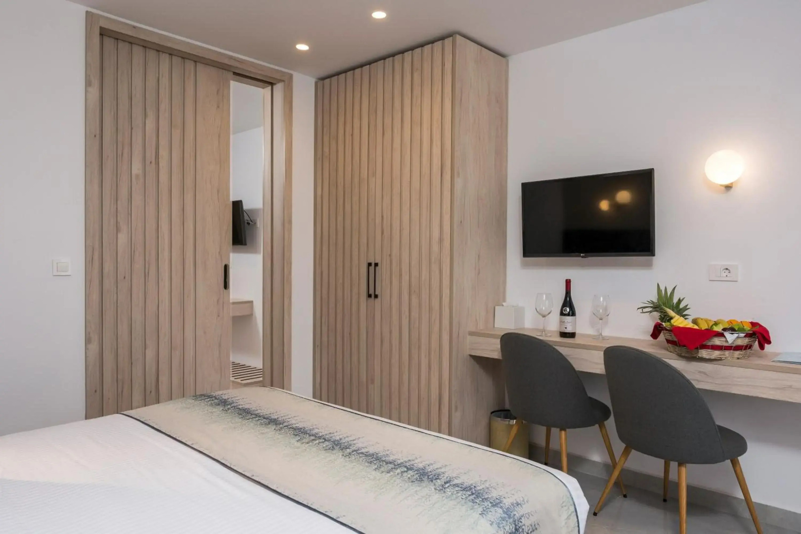 Photo - Vantaris Palace