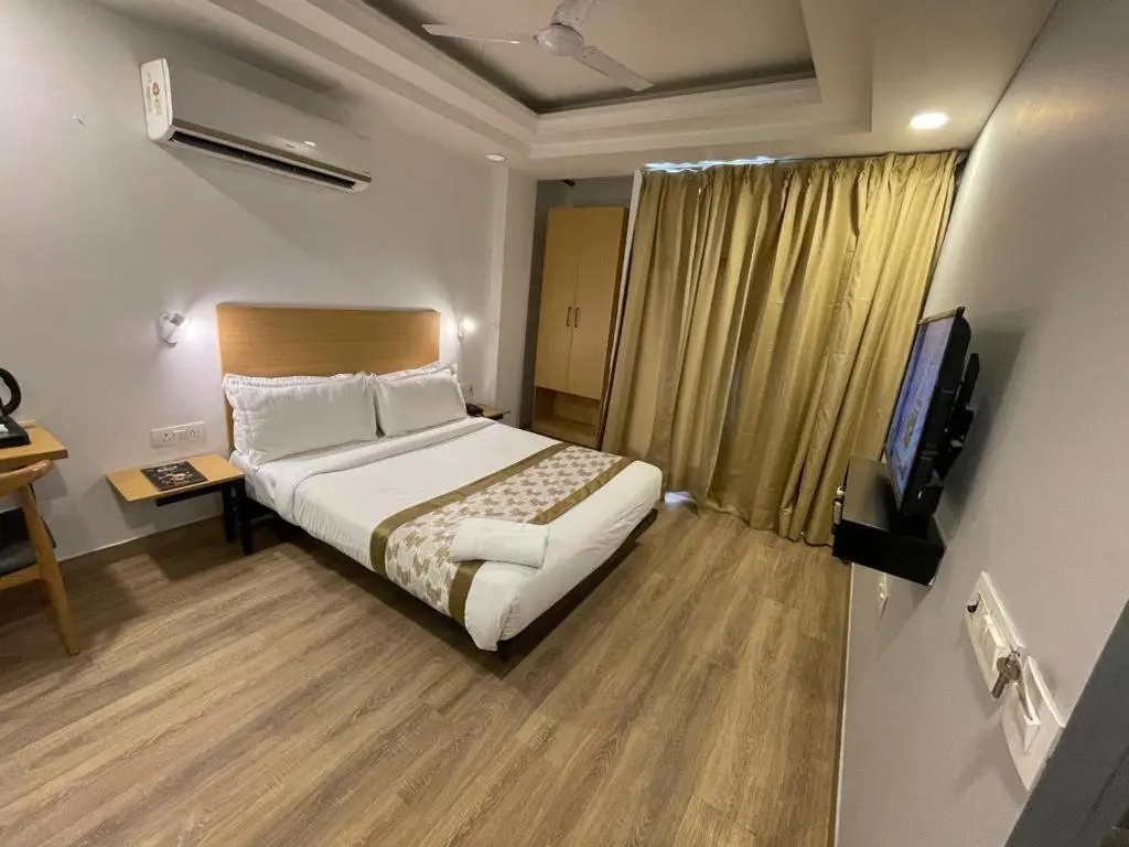 Photo - Saltstayz Express - Golf Course Road & DLF Phase-1