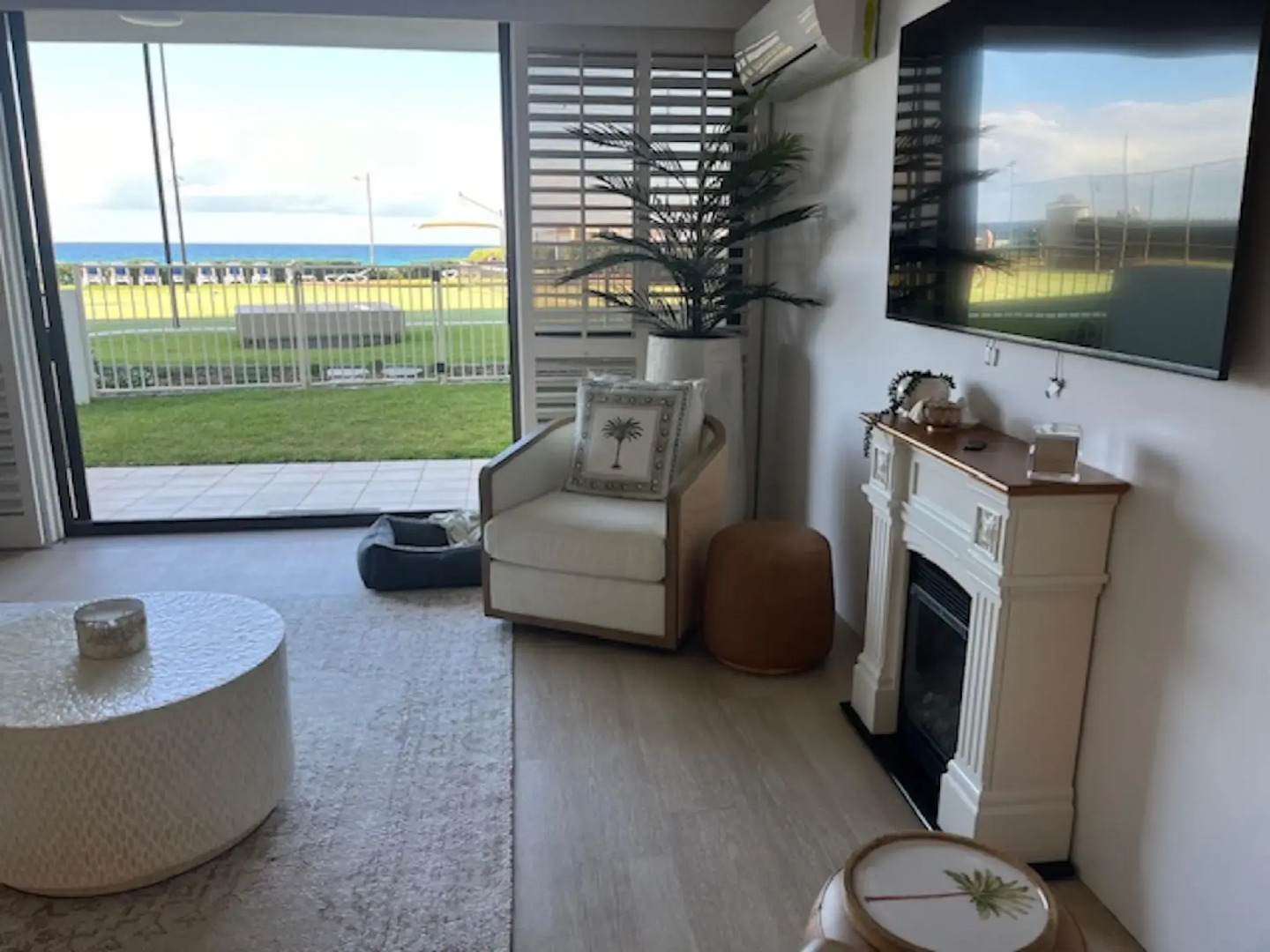 Photo - Breakers North Absolute Beachfront Apartments - Official