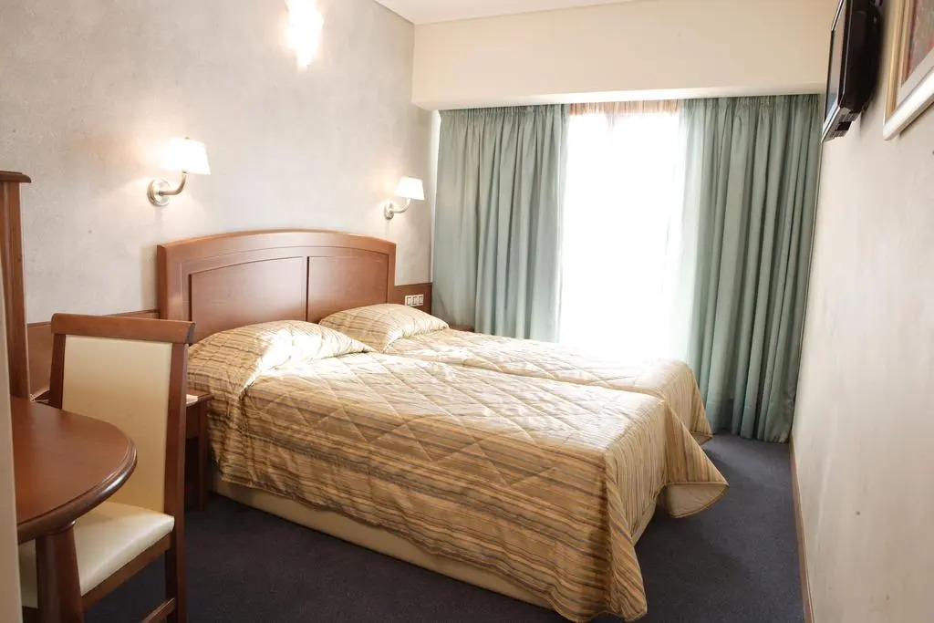 Photo - Crystal City Hotel