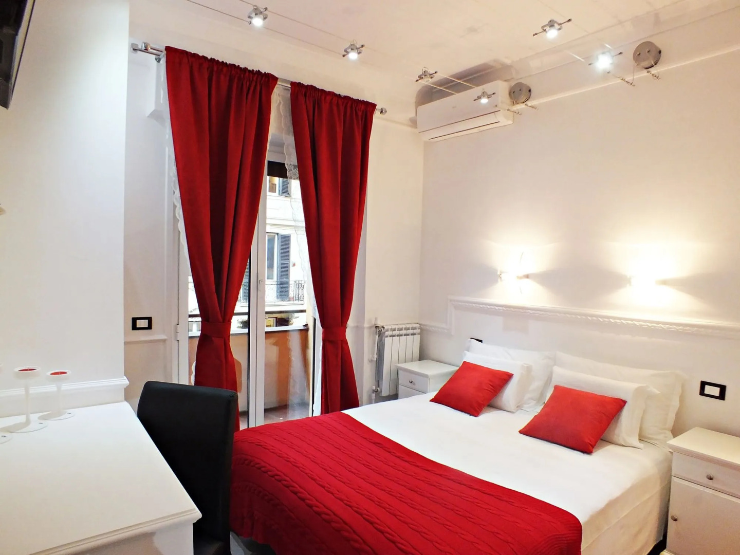 Photo - Le Petit Bijou