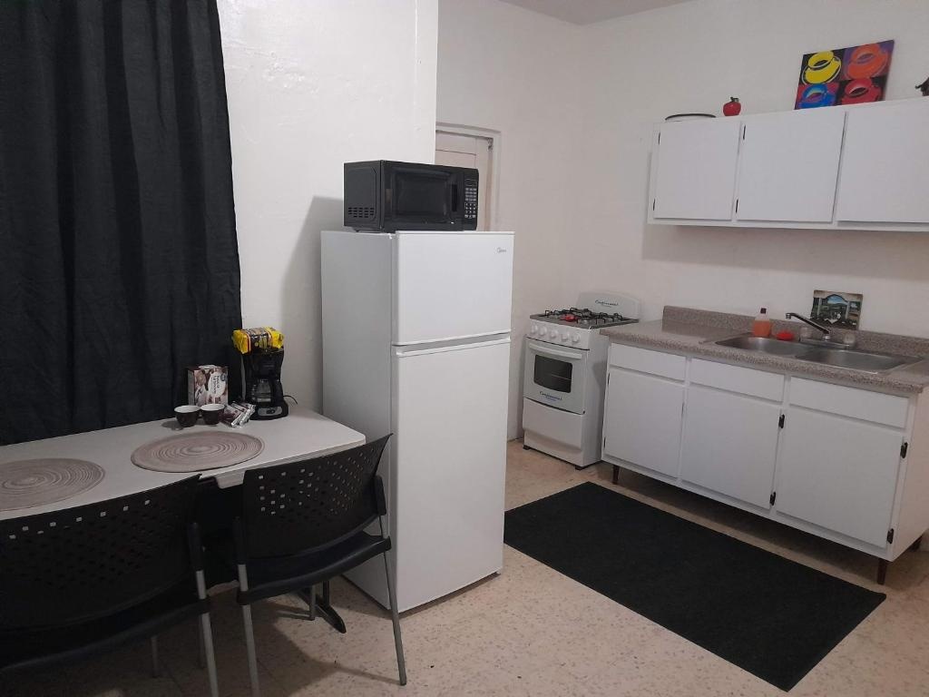 Hermoso apartamento frente aeropuerto de Isla Verde.