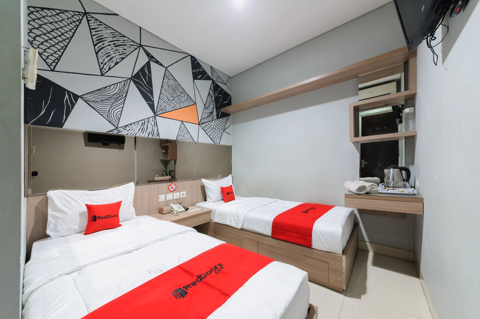 Photo - RedDoorz Plus near Grand Indonesia Jakarta
