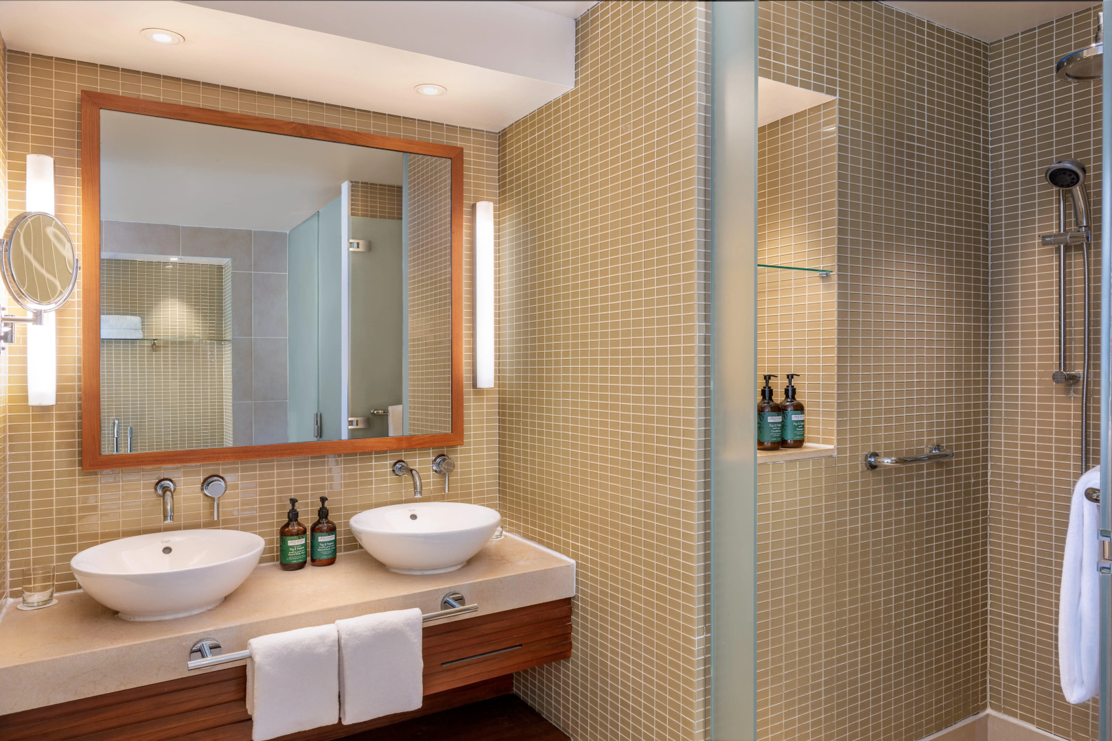 Photo - Yas Plaza Marina