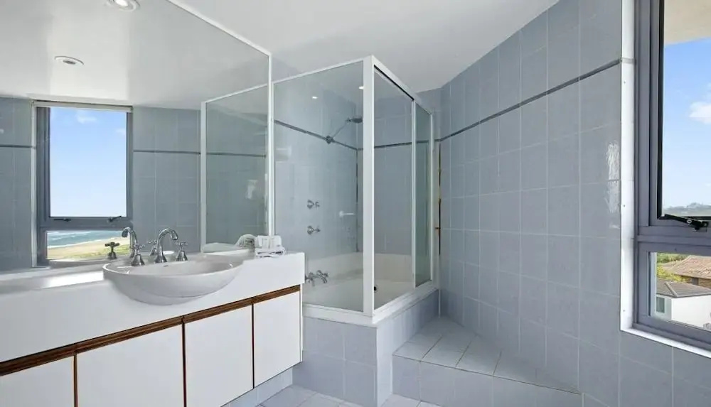 Photo - Oceanside Resort - Absolute Beachfront Apartments